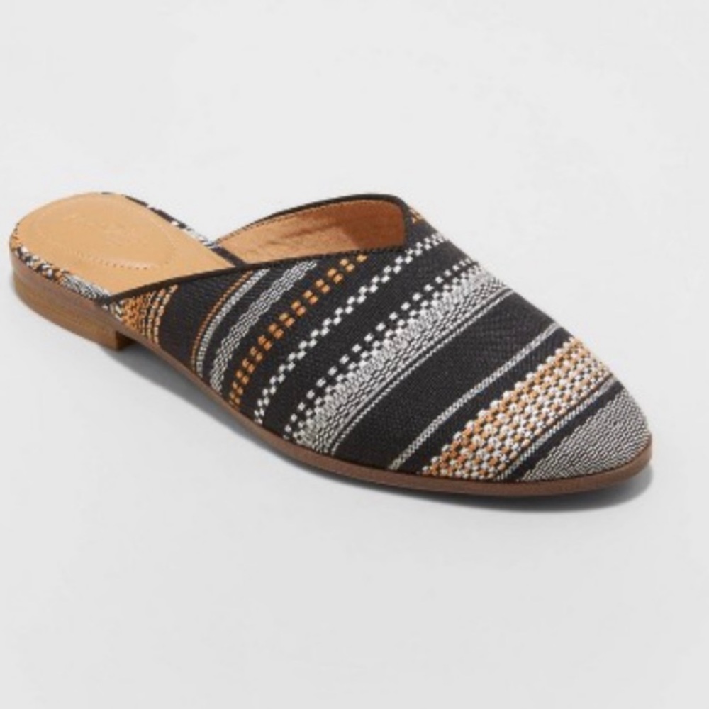 NWT Universal Thread Black Woven Lana Pointed Toe Mules